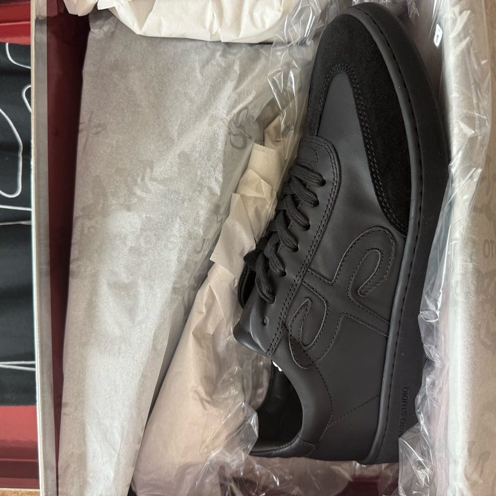 Santo Studio Women’s Leather Casual Sneaker
